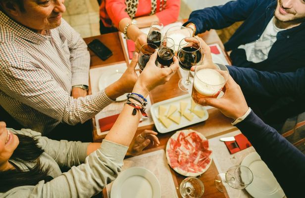 Jewish quarter tour with tapas and wine cellar tour in Seville