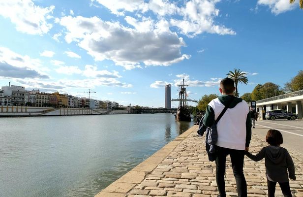 Triana historical quarter with Guadalquivir river walking tour