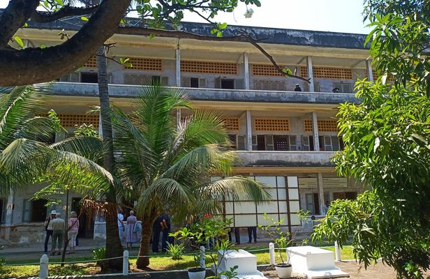 Private tour to the Killing Field and Genocidal Museum in Phnom Penh