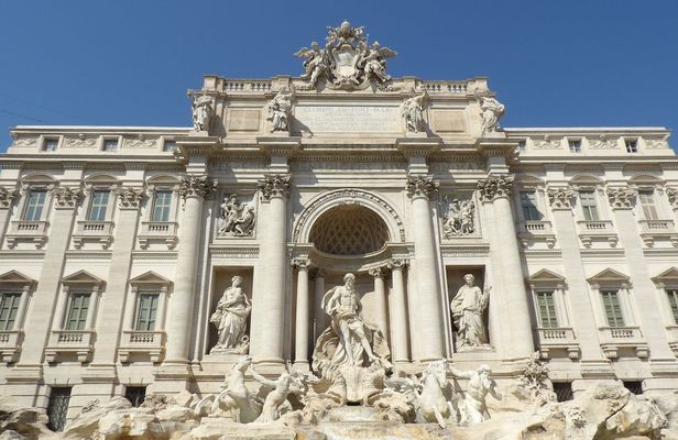 Squares and fountains of Rome walking guided tour