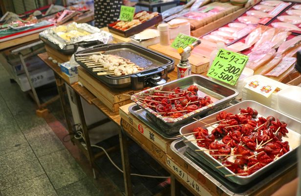Nishiki Market breakfast walking food tour