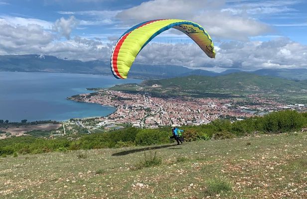 Paragliding experience with pick up in Ohrid