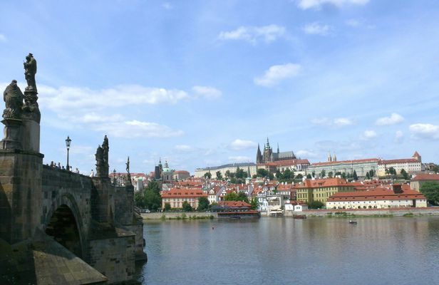 Prague guided walking tour with traditional lunch