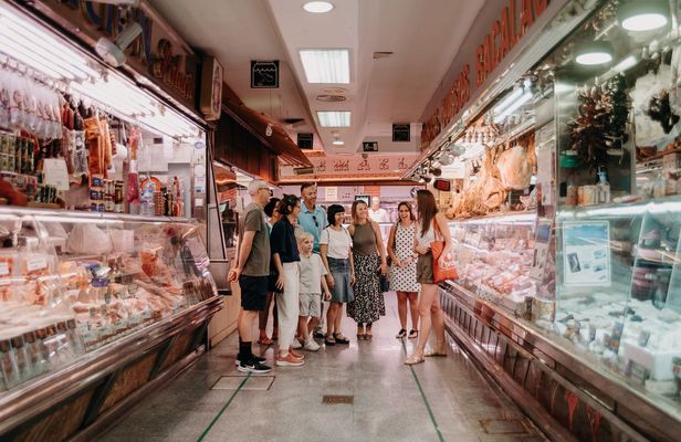 Spanish cooking class and visit to a local Madrid's market