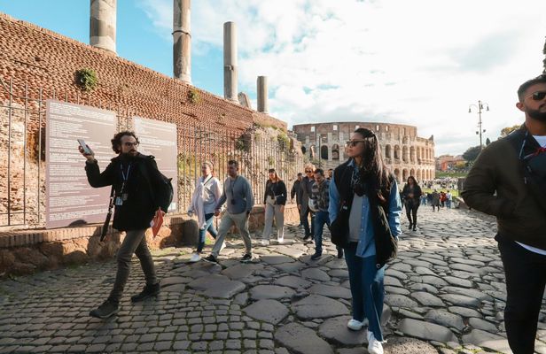 Colosseum Access and Tour with a Local Guide