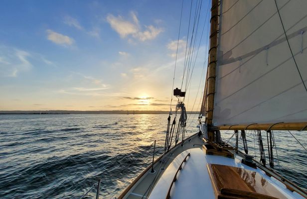 Sunset yacht cruise in San Diego