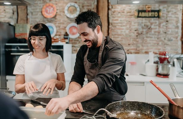 Spanish cooking class and visit to a local Madrid's market