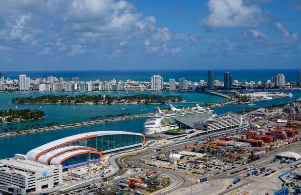 Ocean and city views 1 hour helicopter tour from Fort Lauderdale