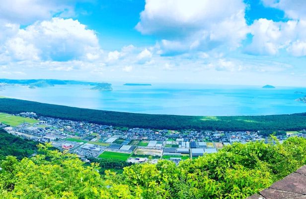 Private charter bus day trip to Karatsu with lunch