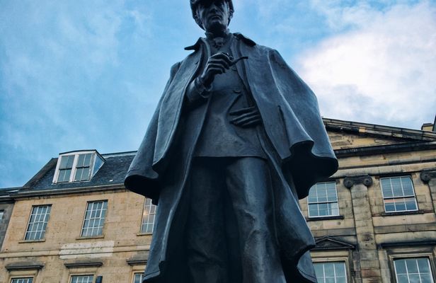 Sherlock Holmes-themed guided tour in Edinburgh