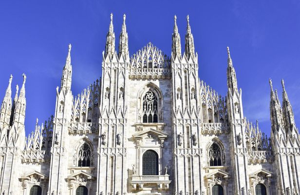 Self-guided highlights discovery walk in historic center of Milan