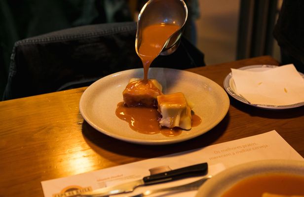 Evening dining tour in Porto with food and drinks