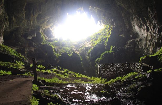 Bau Country town with Fairy cave, Rock maze and Wind cave tour