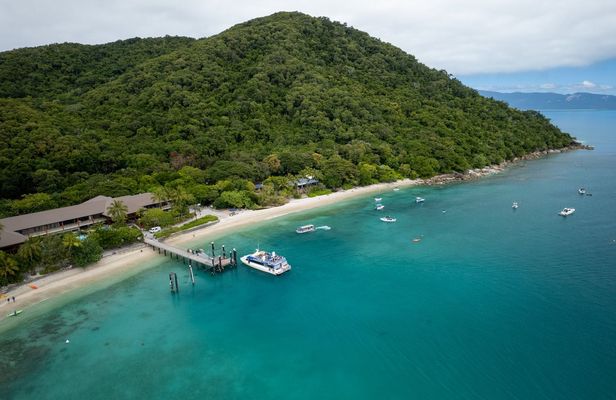 Full-day tour to Fitzroy Island with glass bottom boat and lunch