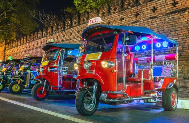Chiang Mai temples and night market tuk-tuk tour