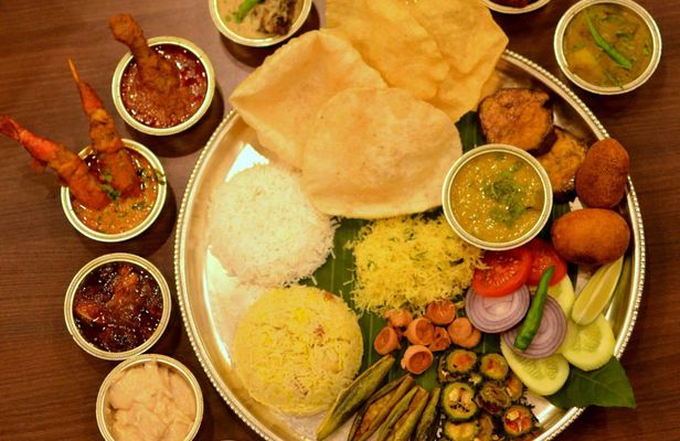 Food and culture tour with a local family in New Delhi