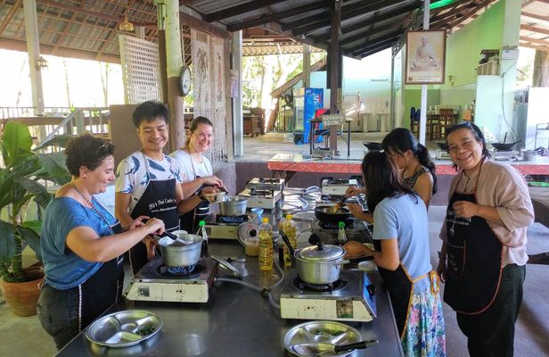 Evening Thai cookery class with chef Ya in Ao Nang