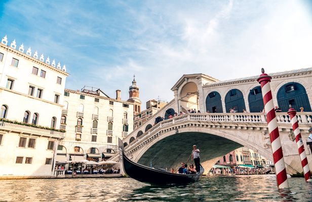 Private gondola tour in Venice off the beaten track
