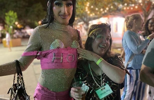 Savannah Drag Queen pub crawl tour