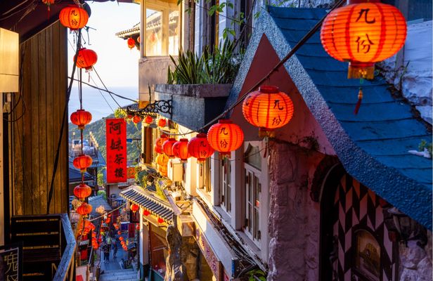 Jiufen and Shifen private day-tour from Taipei