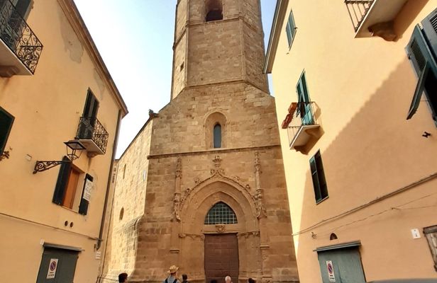 Alghero historic center walking tour