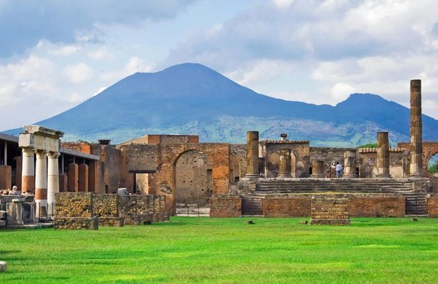 Vesuvio and Pompeii full-day audio guided tour from Naples