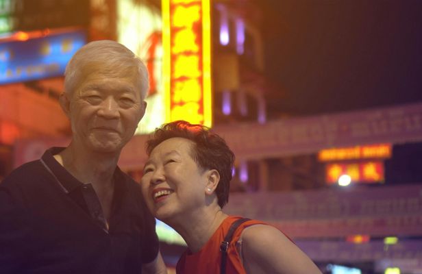 Bang Rak guided food tour by night