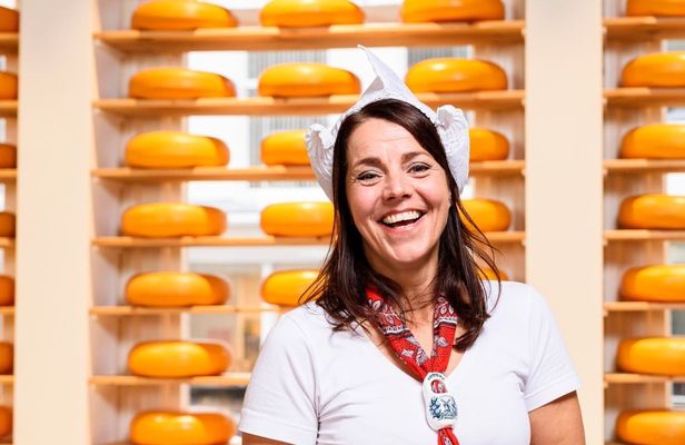 Cheese tasting at Henri Willig Warmoesstraat Amsterdam