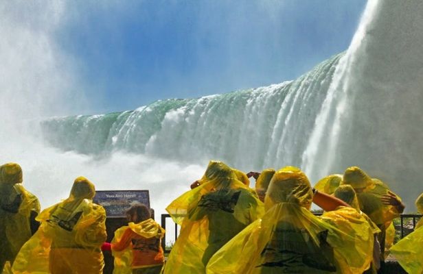 Best of Niagara Falls small group walking tour and cruise