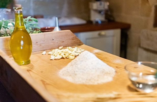 Private cooking class and farmer's lunch in a cave in Matera
