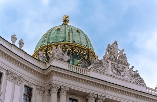 Skip-the-line Sisi Museum, Imperial Apartments and Hofburg tour