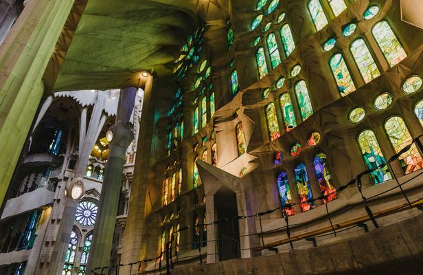 Complete Gaudí tour with Park Güell, Casa Batlló and Sagrada Familia