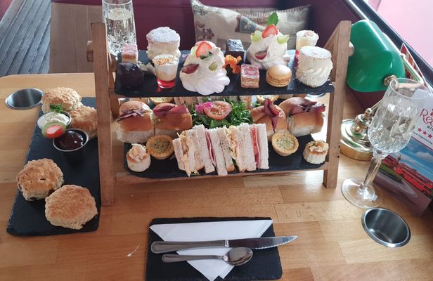 Glasgow afternoon tea with gin