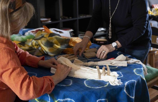 Tie-dye clothes creation class on Lake Maggiore