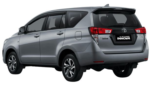 Luxurious car rental in Bali with English-speaking guide