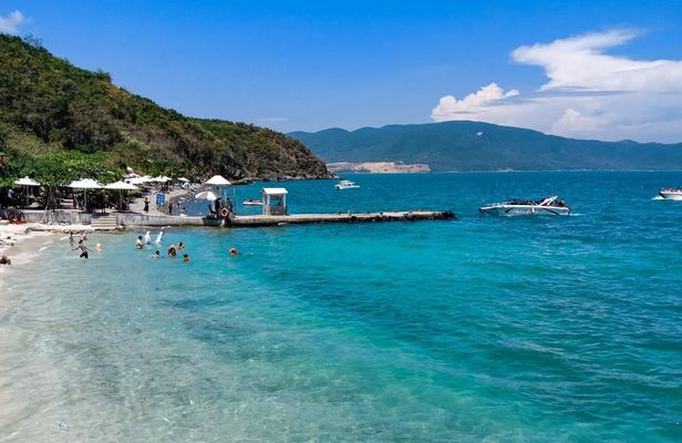 Nha Trang speedboat tour and mud bath at Hon Tam Island