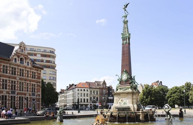 Self-guided discovery walk in Brussels' Place Sainte Catherine
