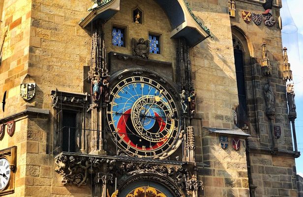 Prague guided tour with Old Town, Jewish Quarter, and Charles bridge