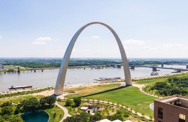 St. Louis Arch guided tour with Gateway boat cruise