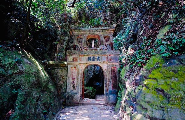 Guided tour to Marble Mountain and Hoi An City from Da Nang Port