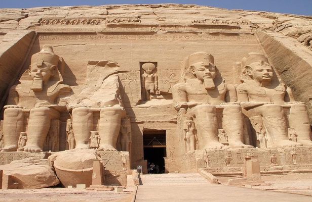River Cruises Collection: Tour of the Abu Simbel temples