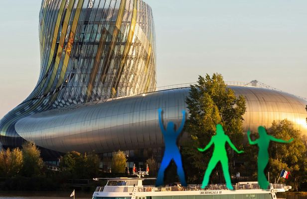 Bordeaux cruise with dance classes and music
