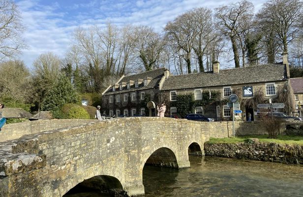 Full-day tour of the Cotswolds with Traditional Lunch Option