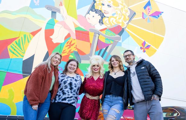 Discover Nashville tour of music, history and stories with a van