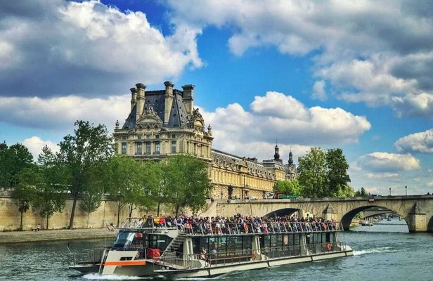 Paris 1-hour Seine river cruise
