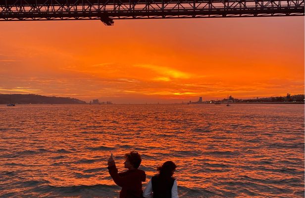 Private catamaran tour along the Tagus River