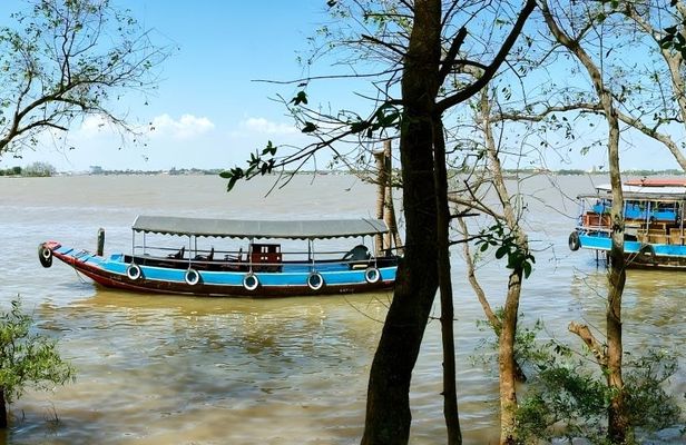Guided tour of Cu Chi Tunnels and Mekong Delta in a small group
