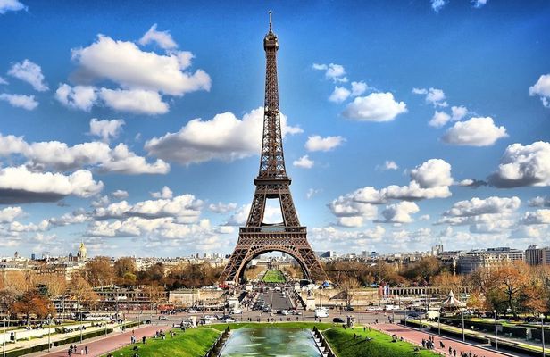 Day Trip to Paris and Self-Guided Walking Tour