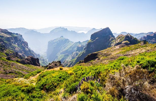 Full-day guided walking tour to Pico do Arieiro and Pico Ruivo