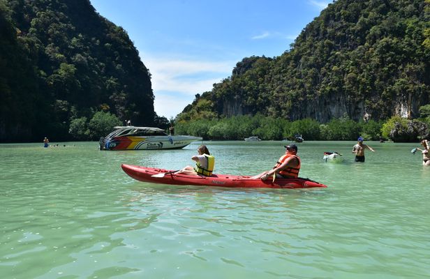 Private Speedboat Tour to Hong Island with Kayaking from Krabi